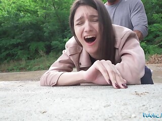 Студентка Alisa Horakova берет за щеку на улице у пикапера